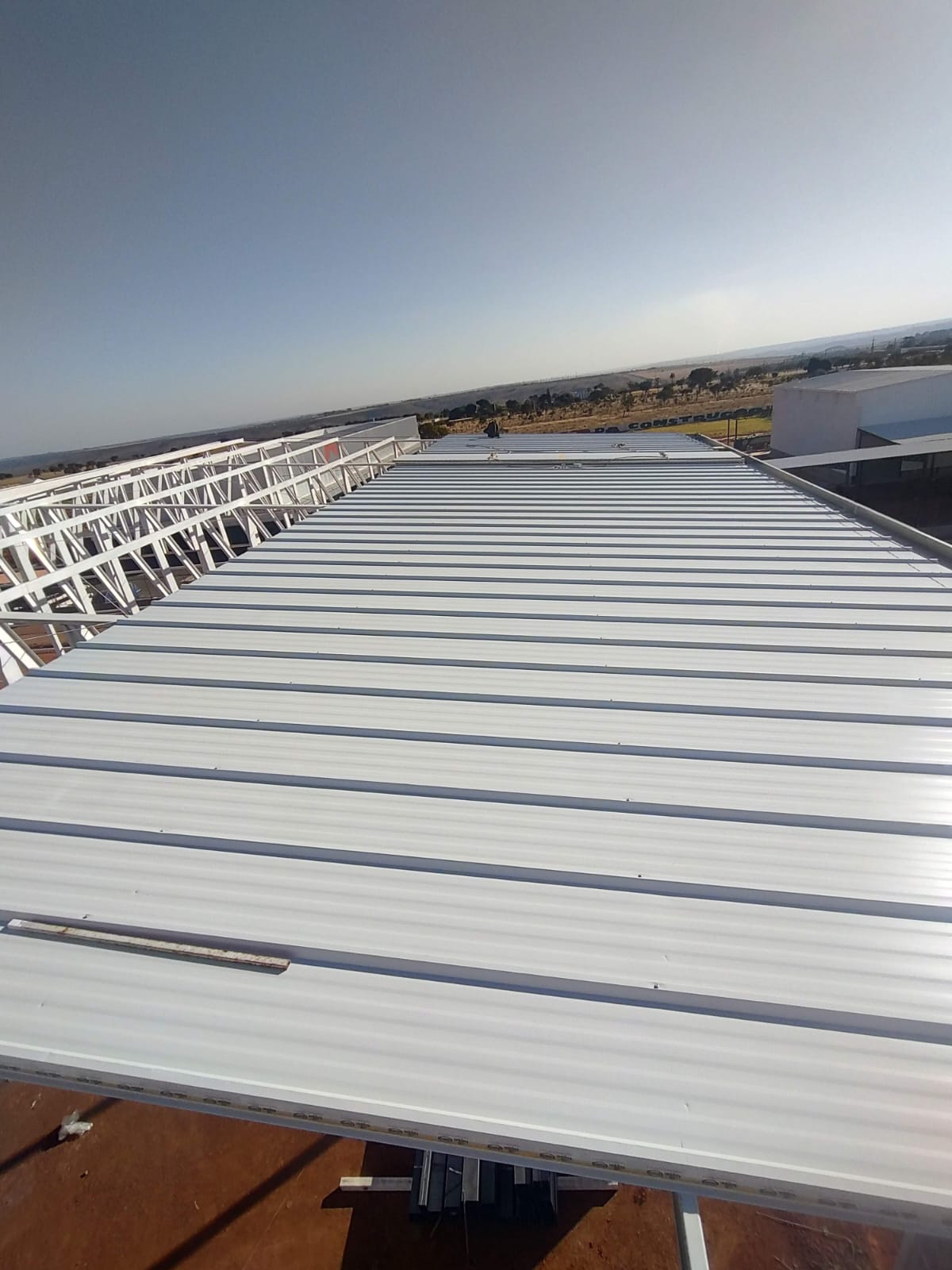 Cobertura com isotelha trapezoidal